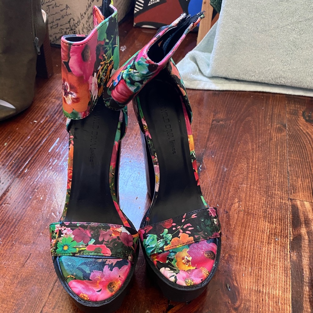 Floral print heels